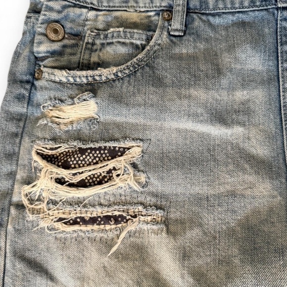 Women’s American Eagle Distressed Denim Overalls. Medium - Picture 4 of 5